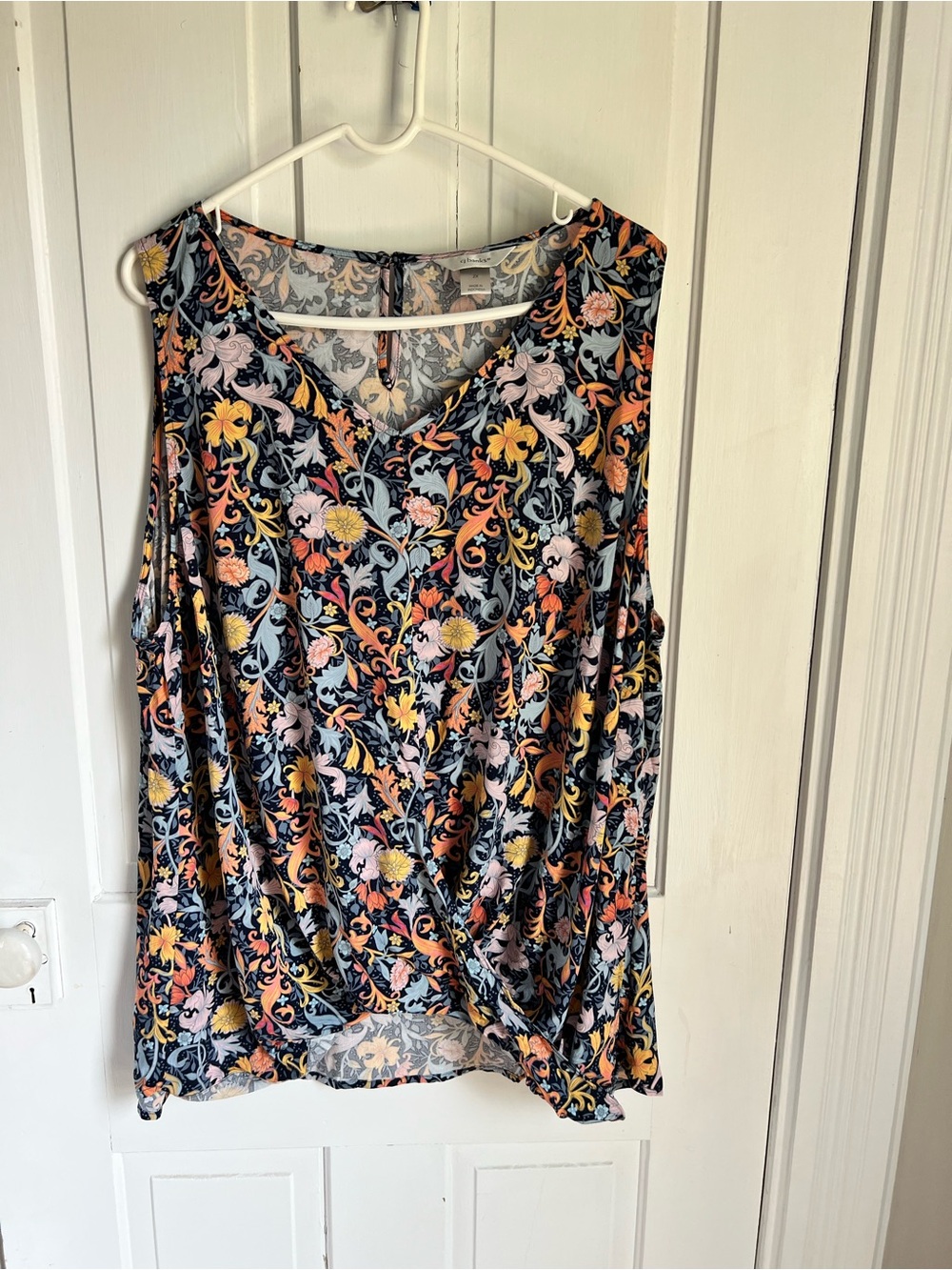 CJ Banks Women’s Floral V-Neck Sleeveless Top in Black Multi-Color Size 2XL